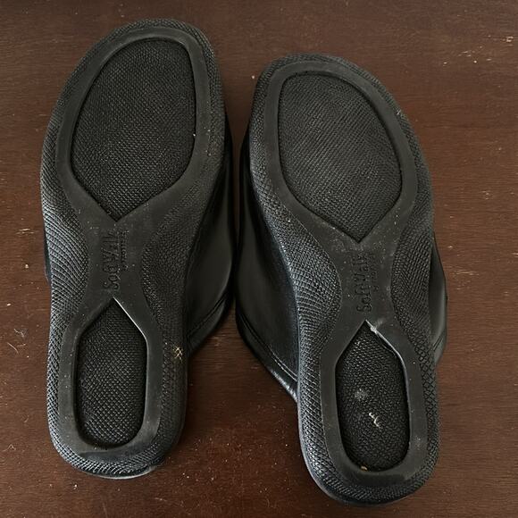 Soft Walk by Trotters | Black Slip On Sandals Size 9W - Picture 6 of 7